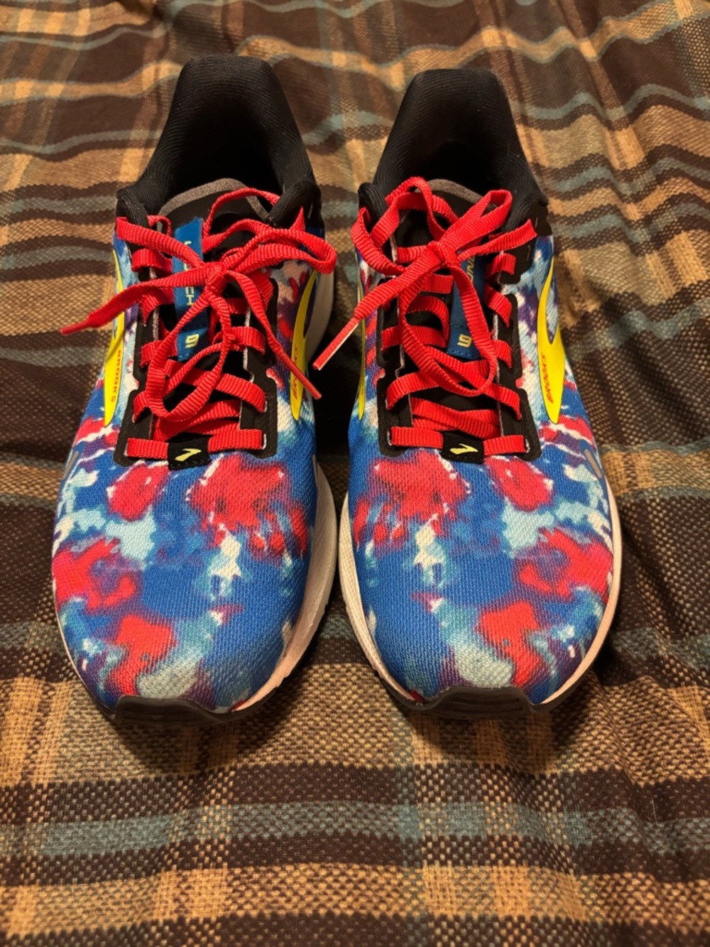 EUC Brooks Women's Athletic Shoes in Blue, Red, Yellow Tie Dye Size 8